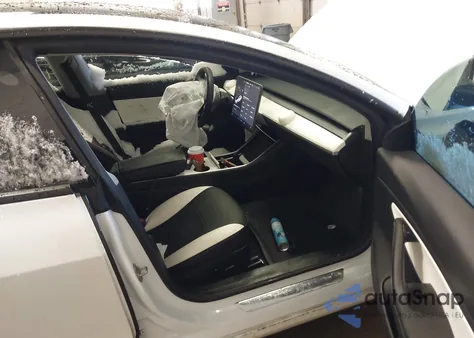 2019 Tesla Model 3 Long Range/Performance z USA, uszkodzony, nr VIN 5YJ3E1EBXKF487436